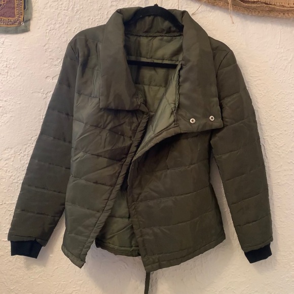 💚 green jacket 💚 - Picture 2 of 5